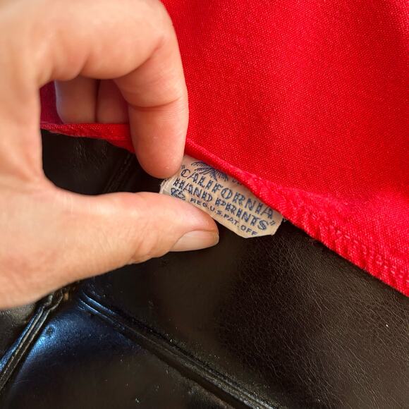 Vtg Christmas CALIFORNIA HAND PRINTS Tablecloth circa 1950s 60" x 52" Red silver - Picture 8 of 12